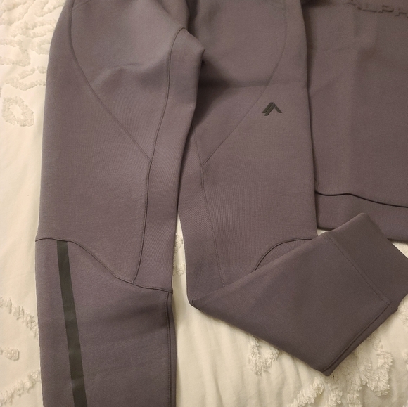 Alphalete tracksuit - Picture 4 of 10